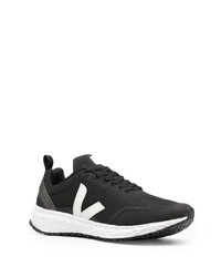 Chaussures de sport noires et blanches Veja