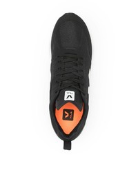 Chaussures de sport noires et blanches Veja