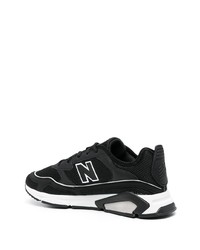 Chaussures de sport noires et blanches New Balance