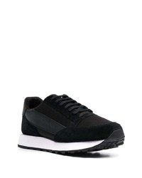 Chaussures de sport noires et blanches Armani Exchange