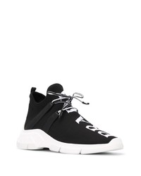 Chaussures de sport noires et blanches Prada