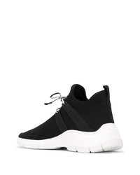 Chaussures de sport noires et blanches Prada