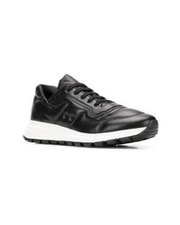 Chaussures de sport noires et blanches Prada