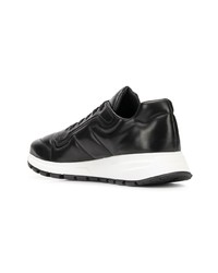 Chaussures de sport noires et blanches Prada