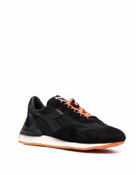 Chaussures de sport noires et blanches Diadora