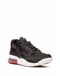 Chaussures de sport noires et blanches Jordan