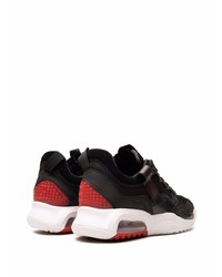 Chaussures de sport noires et blanches Jordan