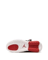 Chaussures de sport noires et blanches Jordan