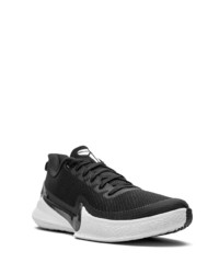 Chaussures de sport noires et blanches Nike