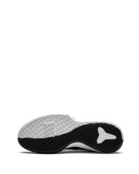 Chaussures de sport noires et blanches Nike