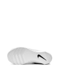 Chaussures de sport noires et blanches Nike