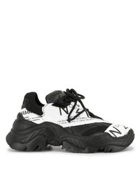 Chaussures de sport noires et blanches N°21