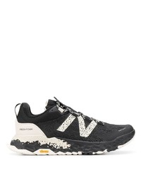 Chaussures de sport noires et blanches New Balance