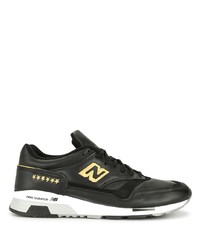 Chaussures de sport noires et blanches New Balance