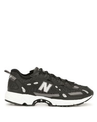 Chaussures de sport noires et blanches New Balance