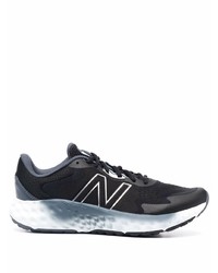 Chaussures de sport noires et blanches New Balance