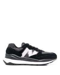 Chaussures de sport noires et blanches New Balance