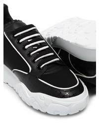 Chaussures de sport noires et blanches Alexander McQueen