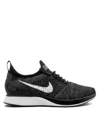 Chaussures de sport noires et blanches Nike