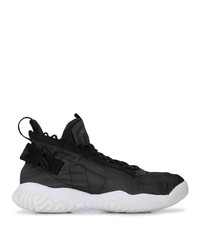 Chaussures de sport noires et blanches Nike