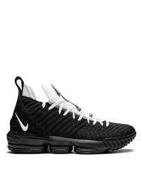 Chaussures de sport noires et blanches Nike