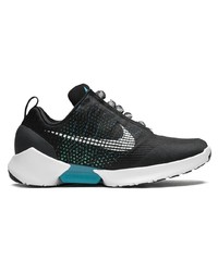 Chaussures de sport noires et blanches Nike