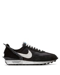 Chaussures de sport noires et blanches Nike