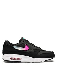 Chaussures de sport noires et blanches Nike