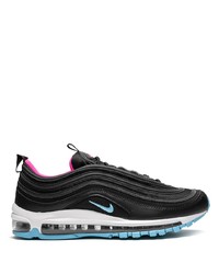 Chaussures de sport noires et blanches Nike