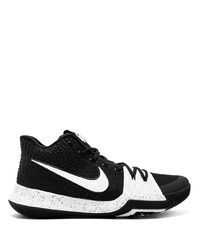 Chaussures de sport noires et blanches Nike