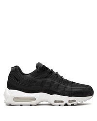 Chaussures de sport noires et blanches Nike