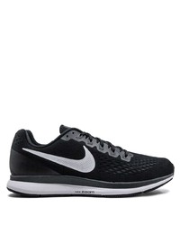 Chaussures de sport noires et blanches Nike