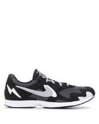 Chaussures de sport noires et blanches Nike