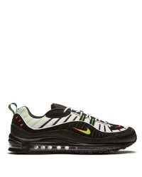 Chaussures de sport noires et blanches Nike