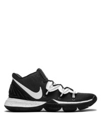 Chaussures de sport noires et blanches Nike