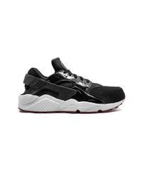 Chaussures de sport noires et blanches Nike