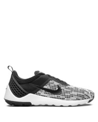 Chaussures de sport noires et blanches Nike