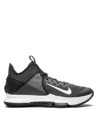 Chaussures de sport noires et blanches Nike