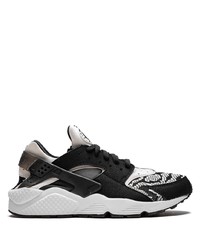 Chaussures de sport noires et blanches Nike