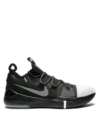 Chaussures de sport noires et blanches Nike