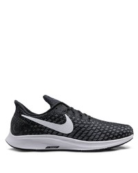 Chaussures de sport noires et blanches Nike