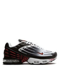 Chaussures de sport noires et blanches Nike