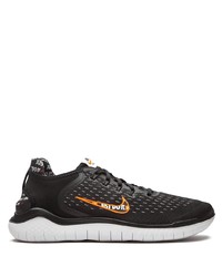 Chaussures de sport noires et blanches Nike