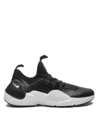 Chaussures de sport noires et blanches Nike