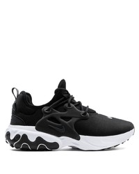 Chaussures de sport noires et blanches Nike