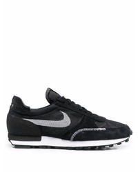 Chaussures de sport noires et blanches Nike