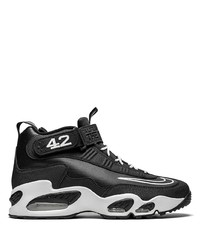 Chaussures de sport noires et blanches Nike