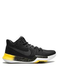 Chaussures de sport noires et blanches Nike