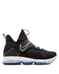 Chaussures de sport noires et blanches Nike