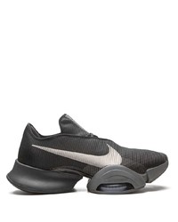 Chaussures de sport noires et blanches Nike